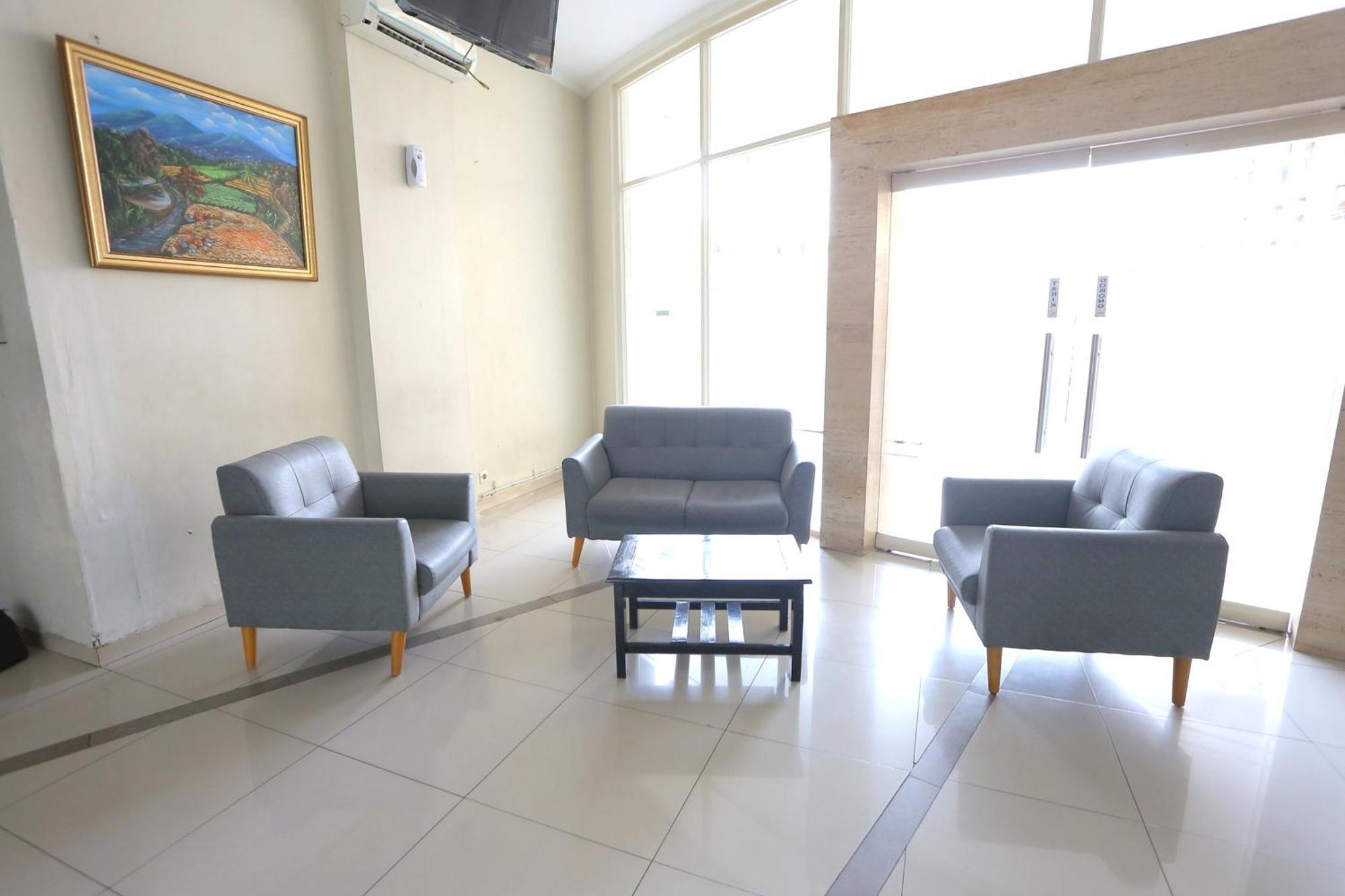 Hotel Oyo 93492 Mamiya Depok